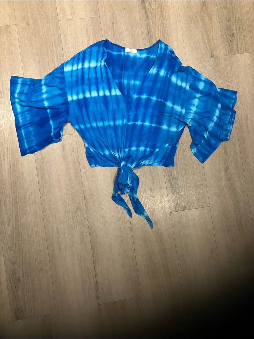 Brand new v neck top with tie on waist size m